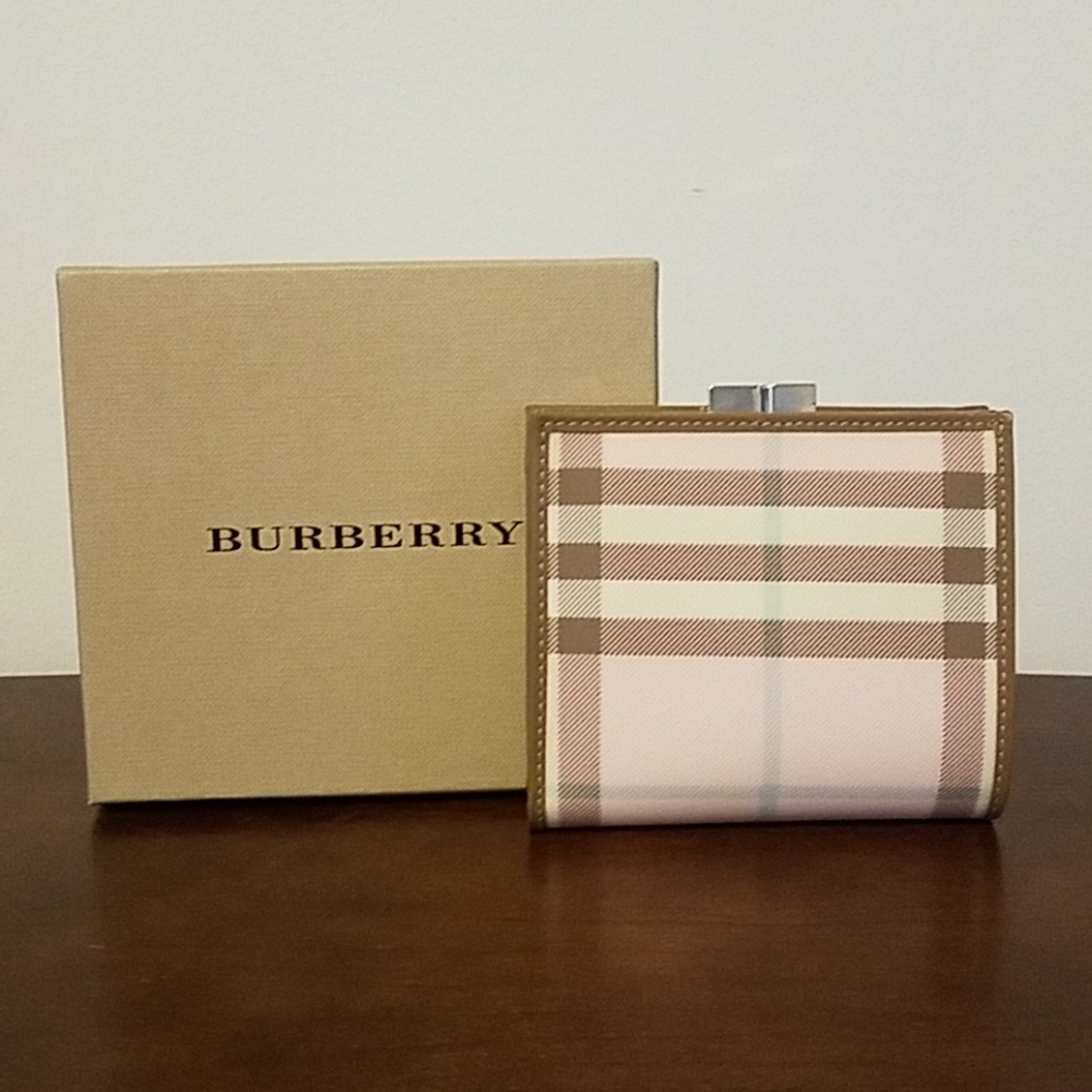 NWT Burberry Women's Wallet